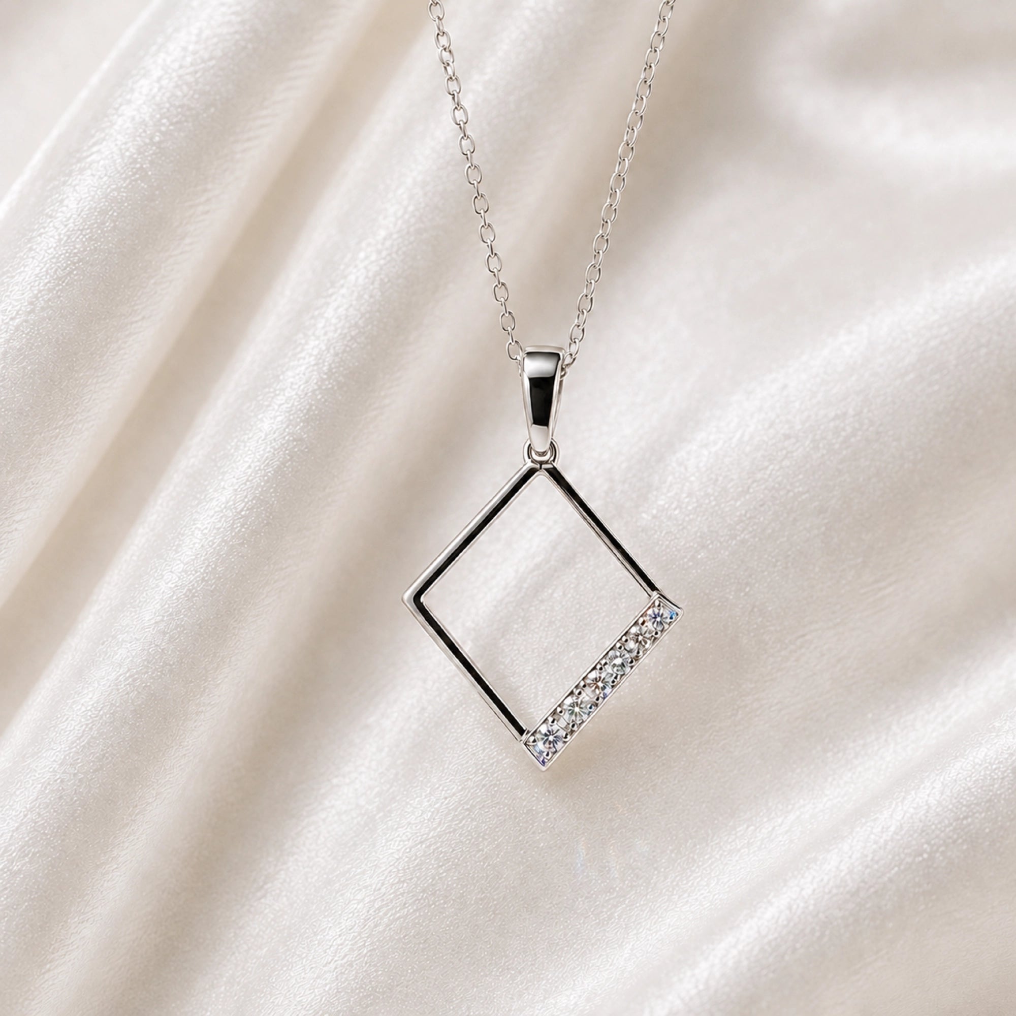Illustrated diamond icon for Cameron and Co testimonials
